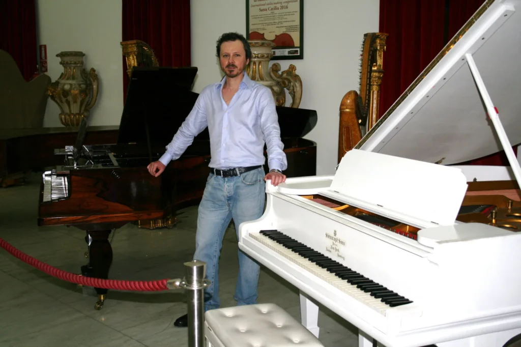 Il Maestro Andrea Dominici nel Foayer del Conservatoio di Musica "Santa Cecilia" di Roma.